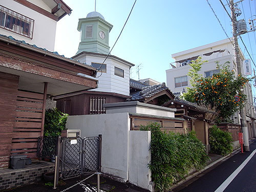 時計塔のある家